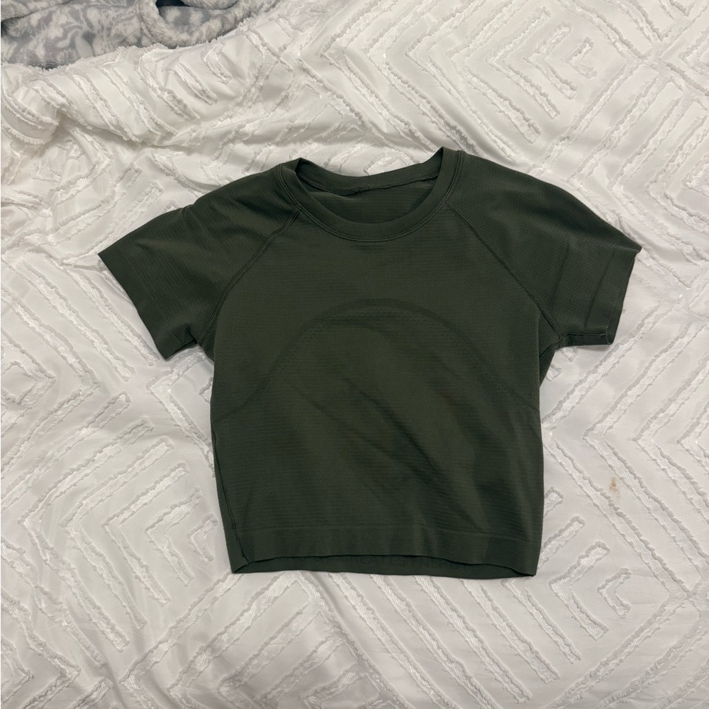 Green lululemon cropped swiftly tech tee